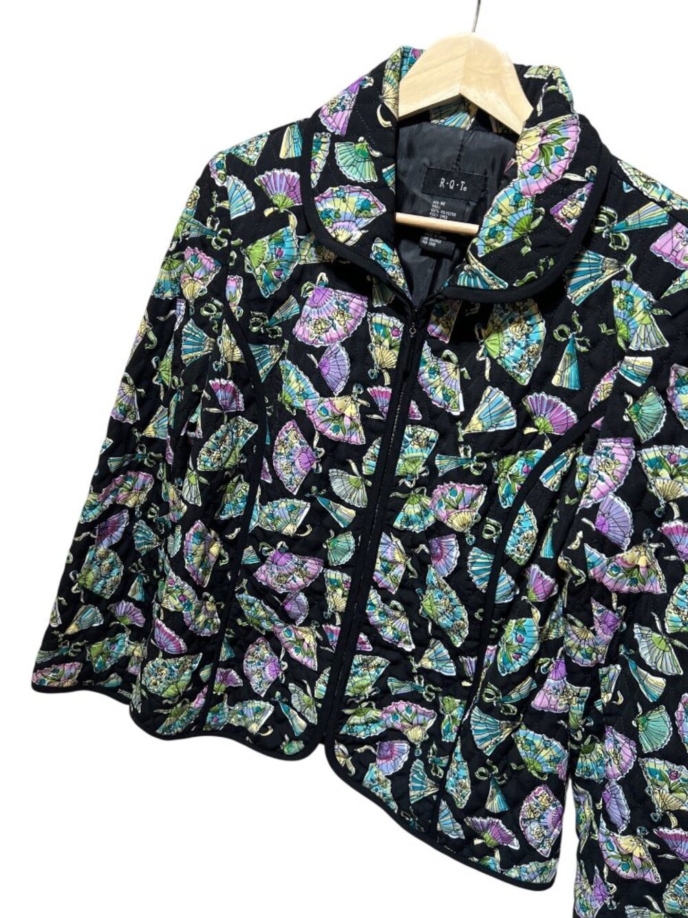 R.Q.T. Vintage 90's Quilted Oriental Fan Pattern Black Jacket  Full Zip Front Li